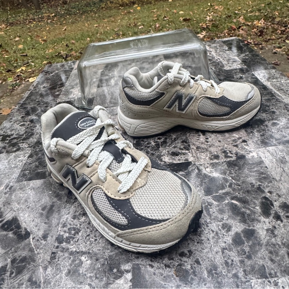 New Balance 2002R  Sneakers Size 11 Boys - Picture 12 of 14